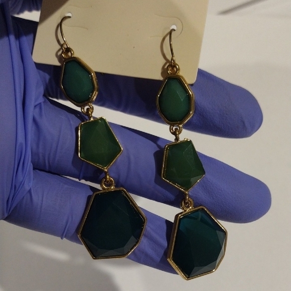 Forever 21 Green Gemstone Dangle Earrings in Warm Gold — Women  Fashion Jewelry - Picture 7 of 8